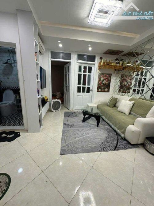 BÁN CCMN . HOÀNG QUỐC VIỆT . 50m2. 2 ngủ . 1,4x tỷ
