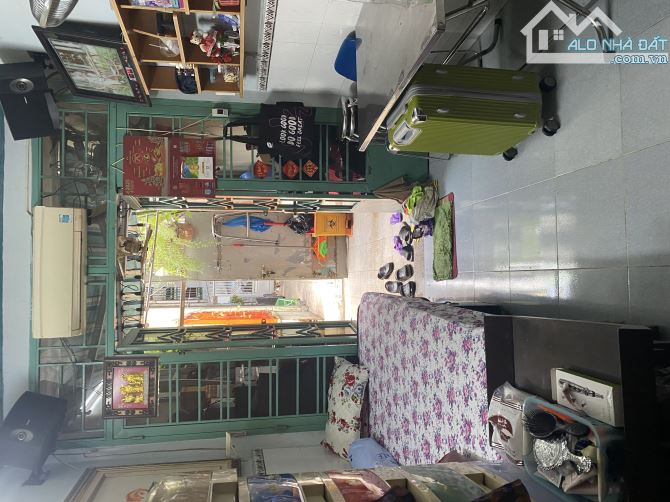 Nhà 2 tầng Đoàn Văn Bơ - 29m2 - Hẻm 2m - Chỉ 2.5 tỷ.