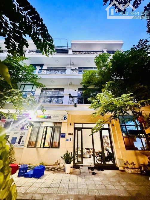 Bán nhà gần Ngã tư Ga , Giáp Gò Vấp, khu đồng bộ dân trí cao
