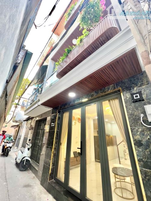 .Bán nhà 3 tầng - sát mặt tiền Hoàng Sa Q.3 - DTSD ~70m2, sổ A4 - nhỉnh 4 tỷ
