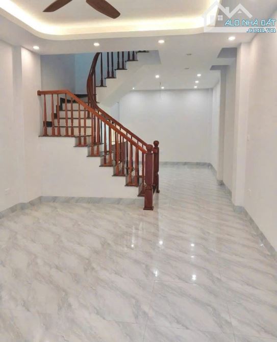 Giá cực tốt dân xây Kiến hưng chỉ 5.2 tỷ nhà 35m ở rộng cực sướng + Vài bước chân tới chợ