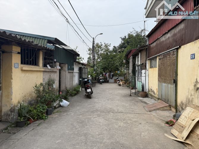 Chính chủ cần bán gấp mảnh đất thổ cư hai mặt thoáng tại trung tâm khu Viện Rau, Trâu Quỳ