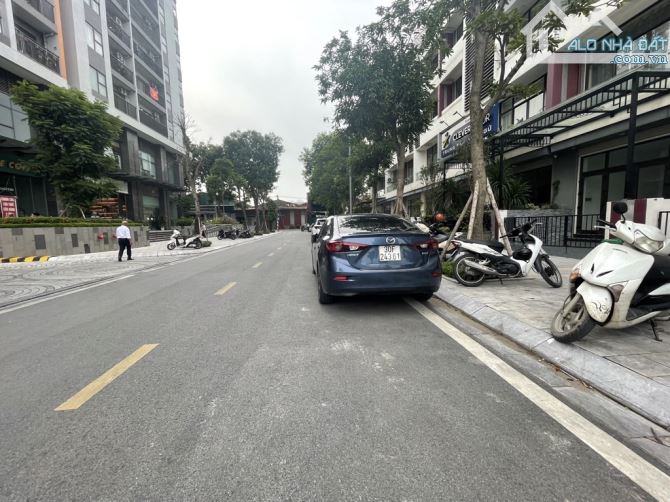 Bán đất Việt Hưng, Long Biên: 52m2, hơn 8 tỷ, 2 mặt tiền, kinh doanh, ô tô tránh