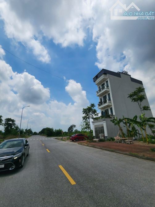 Bán đất đấu giá kim chân .P Kim Chân. trục 22m dt 90m2 mt 5m hướng TB giá bán 4.26 tỷ