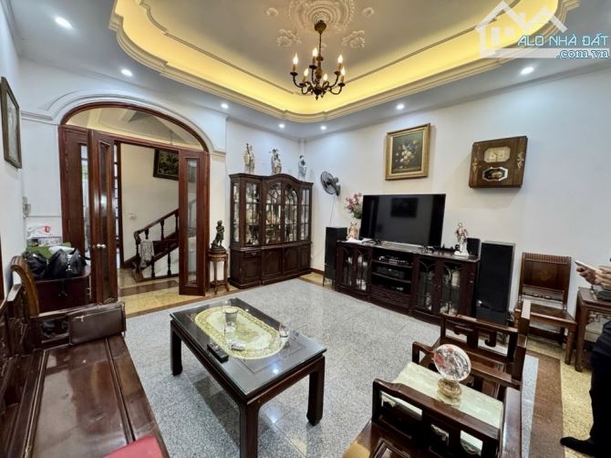 🏡SANG TRỌNG- ĐẲNG CẤP-Ô TÔ VÀO NHÀ - MẶT TIỀN RỘNG-KINH DOANH - GẦN PHỐ-NGUYỄN KHANG