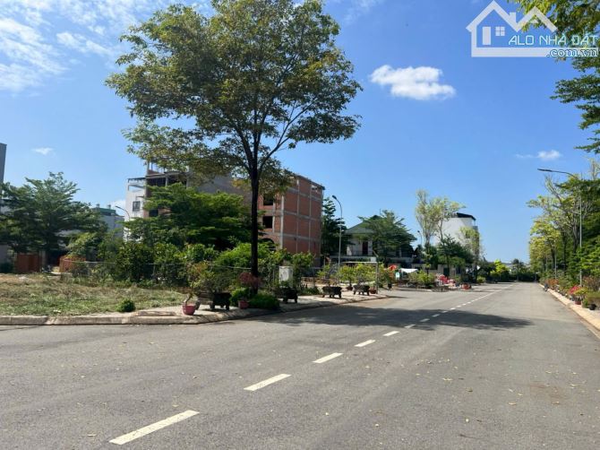 Bán Đất KDC Gia Long Phước Kiển 5 x 16 Sổ riêng Mt đường 8m 5,8 tỷ HT Bank