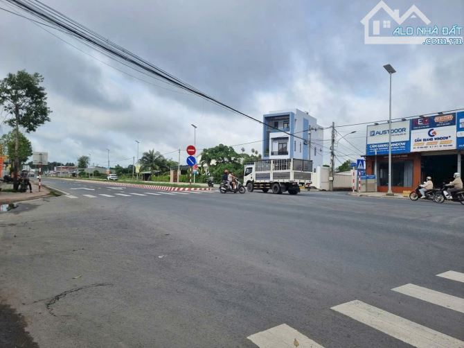 🏡 CẦN BÁN CĂN NHÀ GÓC 2 MẶT TIỀN ngay ngã 4 Đường Võ Văn Kiệt thông qua cổng chính bệnh v