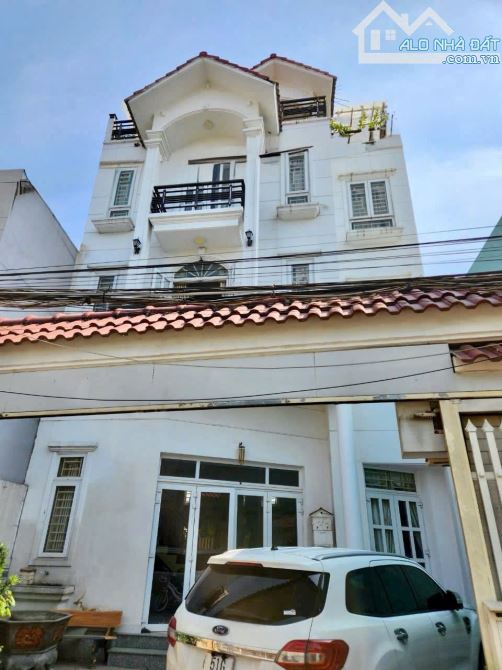 Chủ gửi bán gấp nhà 4 tầng có thang máy ngay đường 11