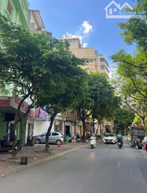 🚶‍♂️ 3 BƯỚC RA MẶT PHỐ - 5 TẦNG 2 THOÁNG - NHỎ XINH GIỮA LÒNG CẦU GIẤY