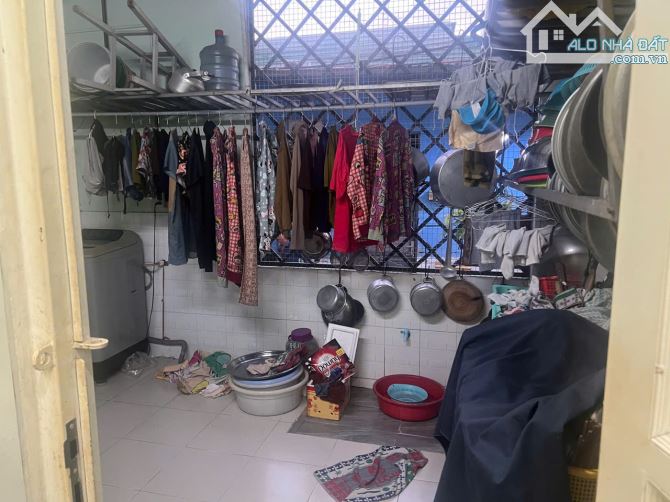 nhà 1t2l tương  lai 2 mặt tiền hẻm - gần ngã 4 thủ đức - giá 9.8 tỉ