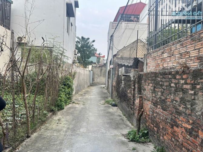 BÁN ĐẤT NGỌC THỤY_ĐẤT PHÂN LÔ_ MẶT TIỀN RỘNG_NỞ HẬU_HÀNG XÓM TOÀN TÂY_DT 59M_GIÁ 2 TỶ 8,