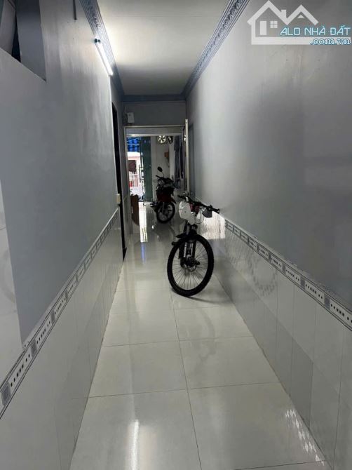 Cần chuyển nhượng lại căn nhà cấp 4 có gác lửng. Đoạn gần ngã tư phòng công chứng khả quan