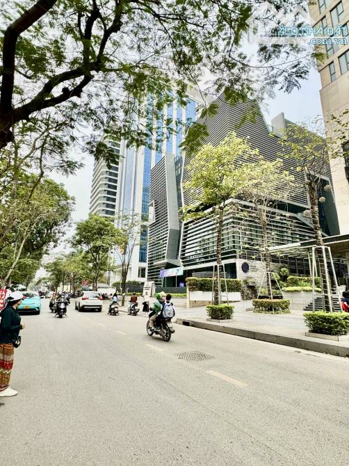 DÂN XÂY-  PHÂN LÔ- 2 MẶT NGÕ - GẦN Ô TÔ TRÁNH-Ô CHỜ THANG MÁY -THOÁNG SÁNG- TT ĐỐNG ĐA   D