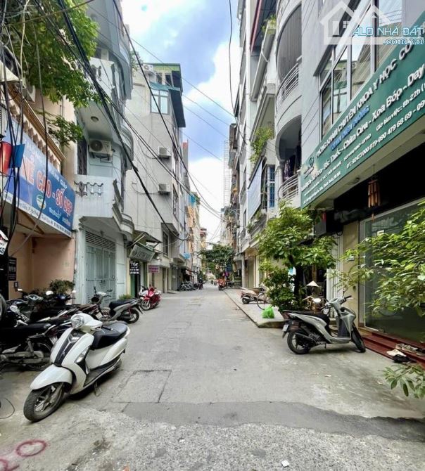 QUỐC TỬ GIÁM- CHỈ 9 TỶ- 40M- XÂY MỚI- Ô TÔ TRÁNH
