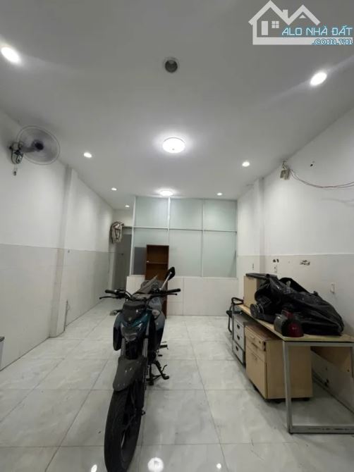 NGỘP NGÂN HÀNG BÁN GẤP TRONG THÁNG – LAM SƠN – 4x10 – 4 TẦNG – 8.9 TỶ