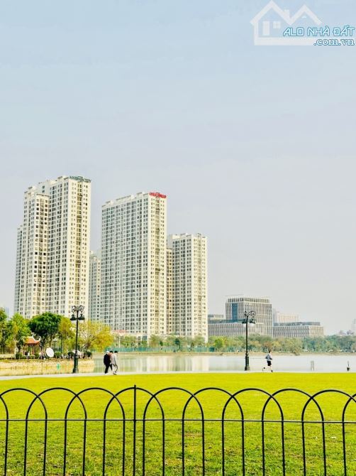 BIỆT THỰ MẶT PHỐ – 2 MẶT TIỀN – VIEW HỒ – KINH DOANH ĐỈNH – KĐT THÀNH PHỐ GIAO LƯU