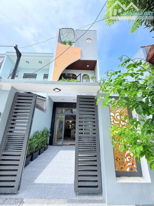 CỰC HIẾM! Nhà 3 tầng Đặng Văn Bi, 65m2, hẻm ô tô tránh nhau, khu dân trí cao. Giảm mạnh cò