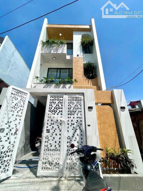 Cực hiếm! Nhà 3 tầng Đặng Văn Bi, 62m2, hẻm ô tô tránh.Giảm còn 5.8 tỷ
