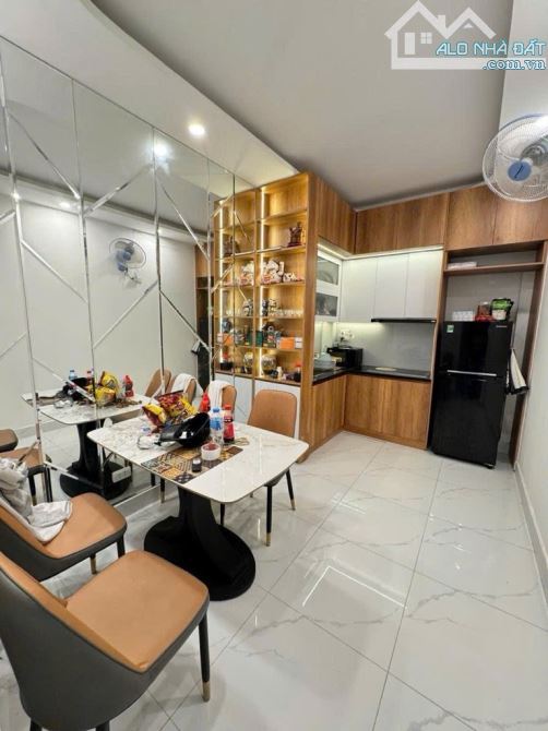 Ô TÔ ĐỖ CỔNG – 1 BƯỚC RA PHỐ – 6 TẦNG FULL NỘI THẤT – SÂN CỔNG RIÊNG 🏠 Giáp Bát –5.9 tỷ