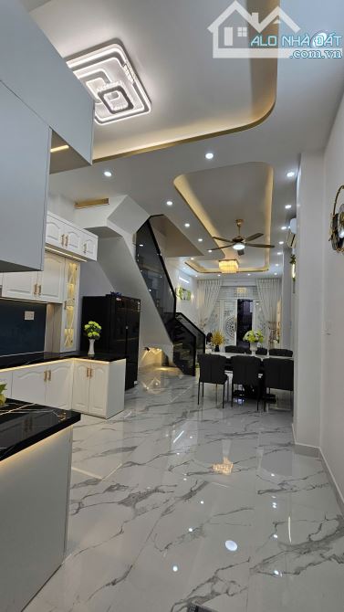 MẶT TIỀN XE HƠI NGANG 4 DÀI 12.5 4 TẤM CÓ 100 TRIỆU
