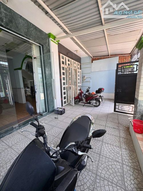 BÁN NHÀ MỸ HÒA 3 - TÂN XUÂN HÓC MÔN - 2 TẦNG 124M2 ( 8M X 15M) - ĐƯỜNG 5M - 5.15 TỶ.