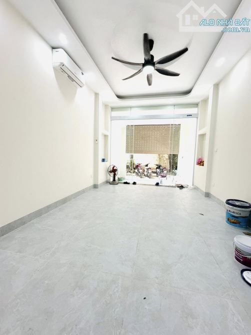 PHỐ NGÔ GIA TỰ LONG BIÊN 14 TỶ DT 70M MT 4M 4T 2 THOÁNG TRƯỚC SAU NGÕ THÔNG KINH DOANH