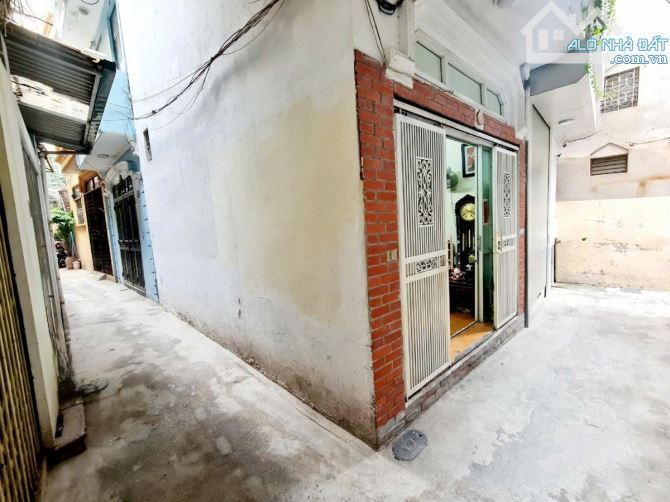 BÁN NHÀ ĐẶNG VĂN NGỮ - LÔ GÓC - NGÕ RỘNG - GẦN Ô TÔ CHỈ HƠN 6 TỶ