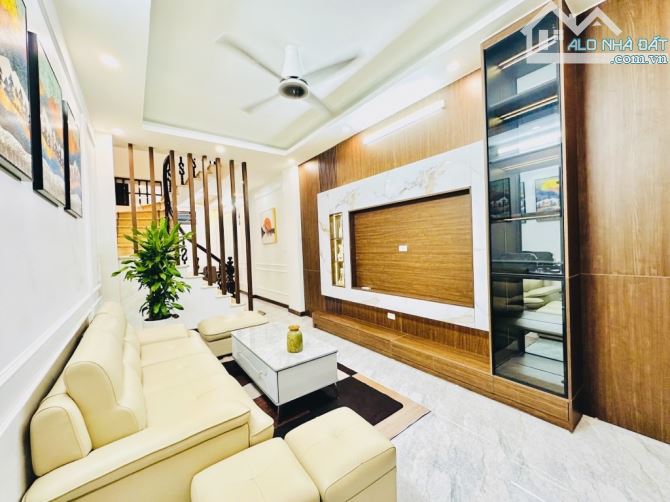 TRẦN QUỐC VƯỢNG 5 TẦNG, DT 41m2, GIÁ 9,45 TỶ! NGÕ NÔNG THOÁNG, Ô TÔ ĐỖ , FULL NỘI THẤT!