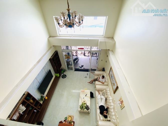 Bán nhà đẹp liền kề Phú Mỹ Hưng quận 7 - hẻm xe hơi 7 chỗ đỗ cửa