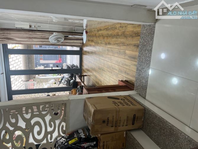 NHÀ 4 TẦNG . 50M2 . 7PN. 7WC . MẶT TIỀN HẺM XE TẢI
