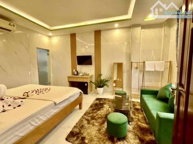 HOMESTAY 3 TẦNG- DÒNG TIỀN 100 TRIỆU THÁNG- LƯU QUÝ KỲ - NGAY CHỢ ĐÊM HỘI AN