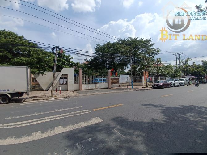 Bán đất tặng nhà nát tại trại Bò - Long Bình, giá rẻ so với khu vực