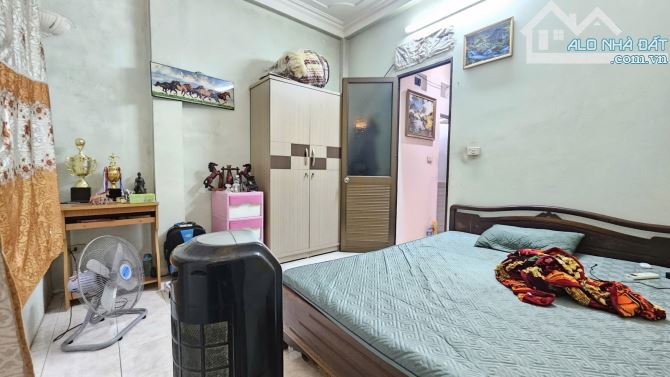 Bán nhà Hoàng Hoa Thám, Ba Đình, 34m2, 3 tầng, mặt tiền 3.8m, giá 7.3 tỷ