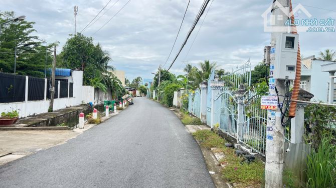 nền hàng hiếm  đất thuộc khu dân cư Ngân Thuận  Có 2 mặt tiền. Mặt trước là đường Đặng Văn