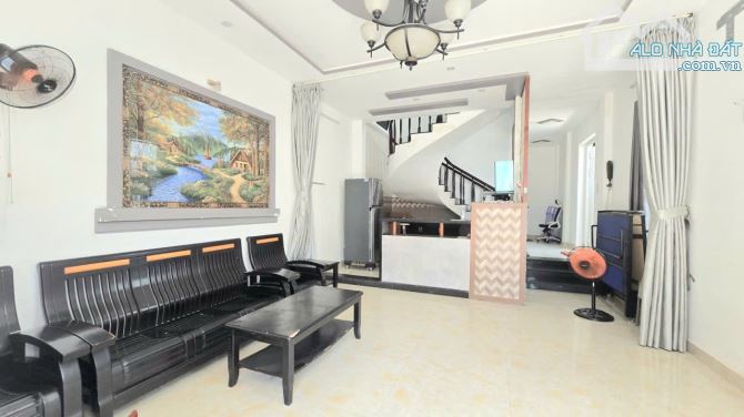 Bán Nhà 3 tầng kiệt oto Nguyễn Tất Thành – Hải Châu - DT 95m2 - Chỉ 6tỷ800