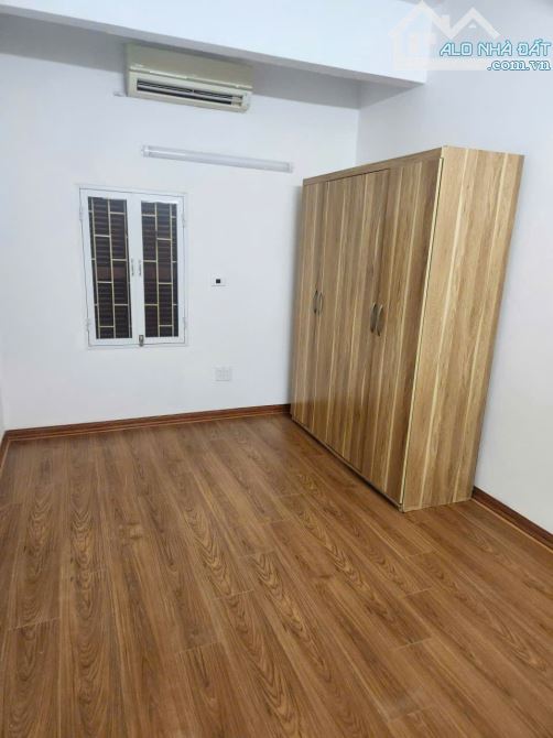 Cho thuê nhà Ngõ Đường Láng, Phường Láng Hạ, Quận Đống Đa. Dt 30m 3 tầng, giá 9tr