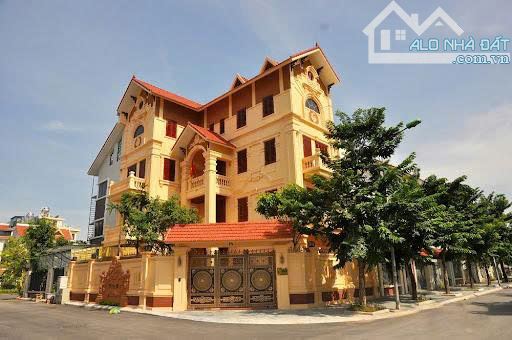 BÁN BIỆT THỰ KĐT THÀNH PHỐ GIAO LƯU VIEW HỒ AN BÌNH, 245M2 × 3 TẦNG, MT 13M, 120 TỶ