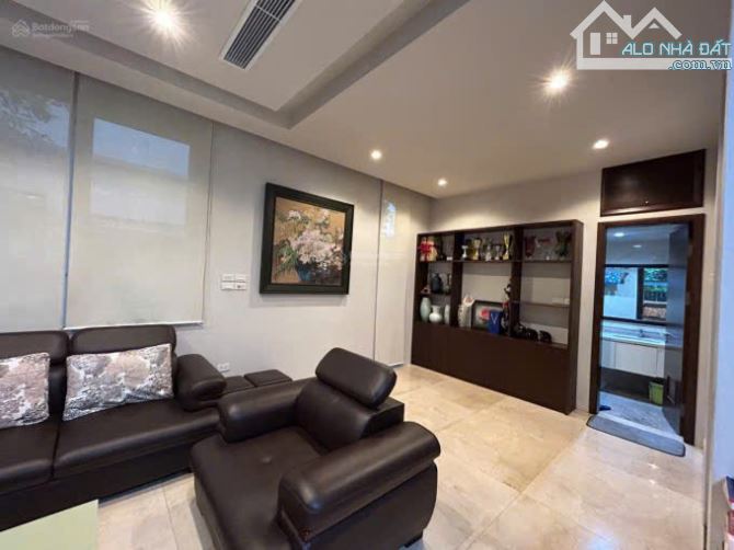 Cho thuê nhà ngõ 183 Hoàng Văn Thái , Khương Trung , Thanh Xuân , DT 50m2 x5 tầng, ô tô