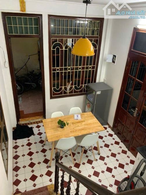 Cho thuê nhà riêng Ngõ 2 Vũ Thạnh , Cát Linh , Đống Đa , DT 22m2 x 4 tầng ,2PN giá 7tr