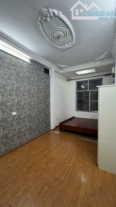 Cho thuê nhà Đường Láng , phường Thịnh Quang , Đống Đa DTSD 140m2 ,2PN giá 7tr5