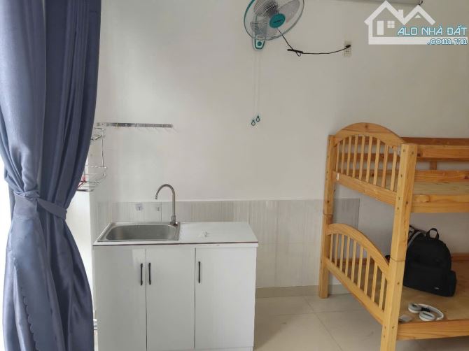 căn hộ dịch vụ 7 phòng - doanh thu 20tr- trung tâm q9 - chỉ 6.1 tỉ