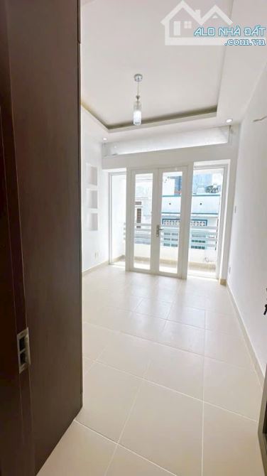 BÁN NHÀ Q4 CHDV 6 TẤM ĐÚC HÌNH THẬT VỊ TRÍ 1/ NGUYỄN KHOÁI GIÁ 6TỈ 750 GIÁP Q1 KDC HẺM 3M - 11