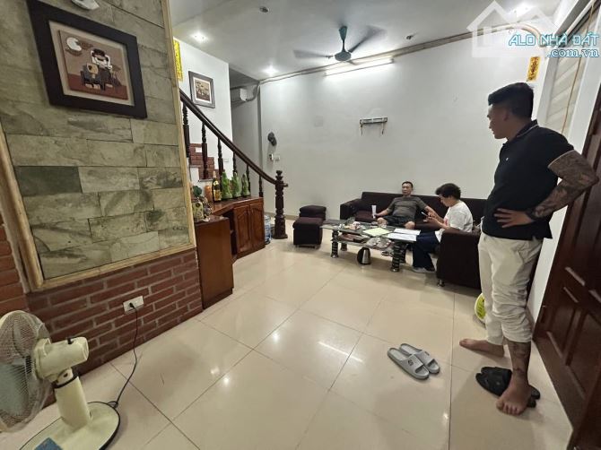 🔥🎉NHÀ DÂN XÂY-GIÁ ĐẦU TƯ - KHÔNG QUY HOẠCH-2THOÁNG TRƯỚC SAU-Hoàng Hoa Thám 41m-3T - 1