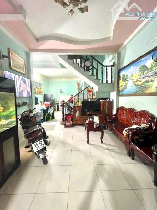 Nha 2 tầng   Gần Nguyễn thị minh khai  dic an - 1