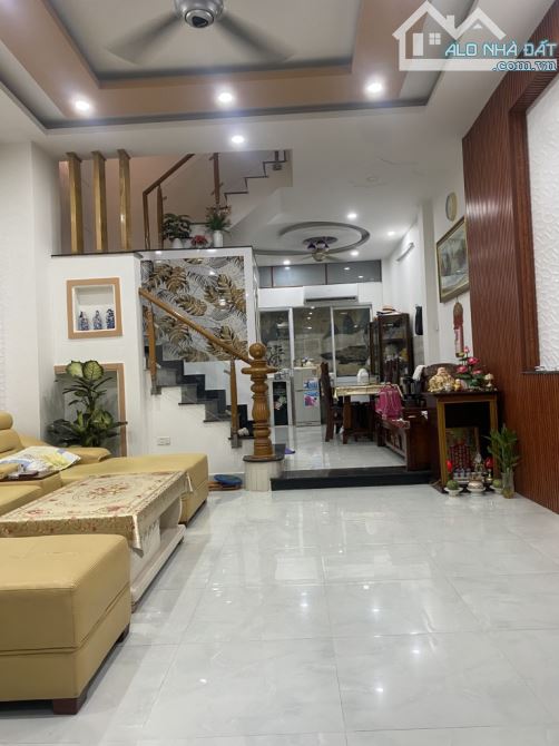 Bán nhà gần đường Đào Tôn Nguyên TT Nhà Bè, 3 tầng, mặt tiền kinh doanh ,4,5x14 m, - 1
