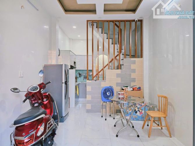Giảm 310tr! Nhà 3 tầng View máy bay, Nở hậu – Quang Trung QV - 1
