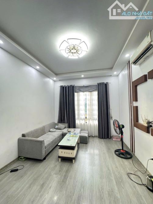 BÁN NHÀ CỔ NHUẾ - DÂN XÂY - Ô TÔ ĐỖ CỬA - DT: 25M2, 4 TẦNG, MT 3.9M - GIÁ 6.9 TỶ - 1