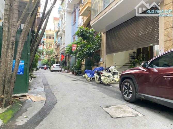 Bán nhà phân lô Trần Quốc Hoàn, 70m2, mt 5m cực đẹp, Ô tô tránh, kinh doanh, làm Văn phòng - 1