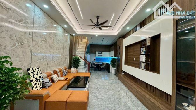 Bán Nhà 3 Tầng 4PN, Sau Lưng Chợ Trung Thành. 161m2 - 1