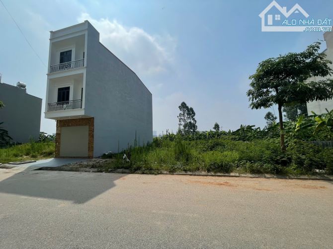 Bán lô đất giãn dân Hướng tây bắc dt 70,4m , mt 4,4m giá 6,15 tỷ - 1